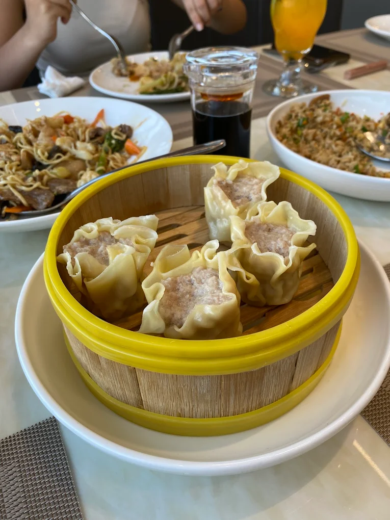 Platos clásicos de comida china en Hogar Cálido